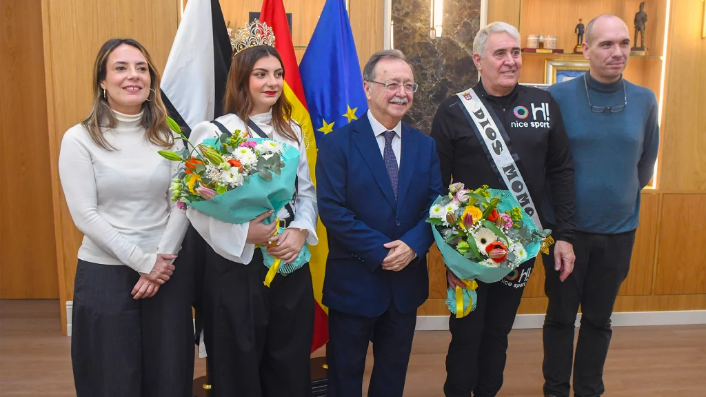 imagen de la reina y el dios momo del carnaval de ceuta 2026