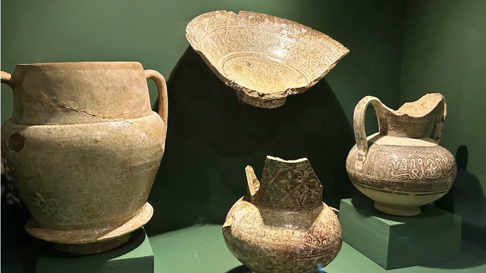 imagen de varias de las piezas de la exposición "Objetos que cuentan historias. La memoria de las cosas"