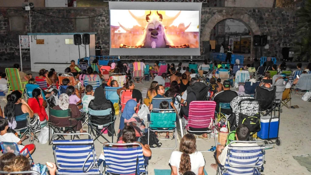 imagen del cine de verano en ceuta