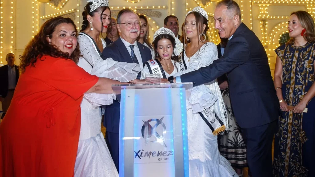 Imagen del alumbrado de la portada de la feria de ceuta 2025