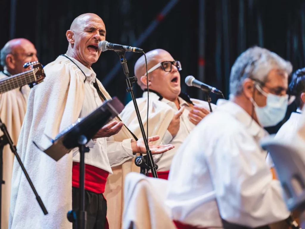 imagen de los sabandeños cantando